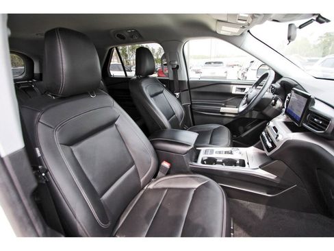 Certified 2022 Ford Explorer XLT w/ Equipment Group 202A image 28