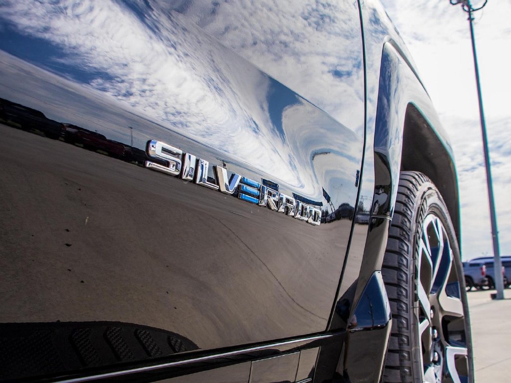 Used 2024 Chevrolet Silverado EV RST AWD/4WD image 13
