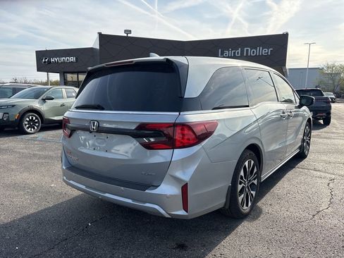 Used 2025 Honda Odyssey Elite image 4