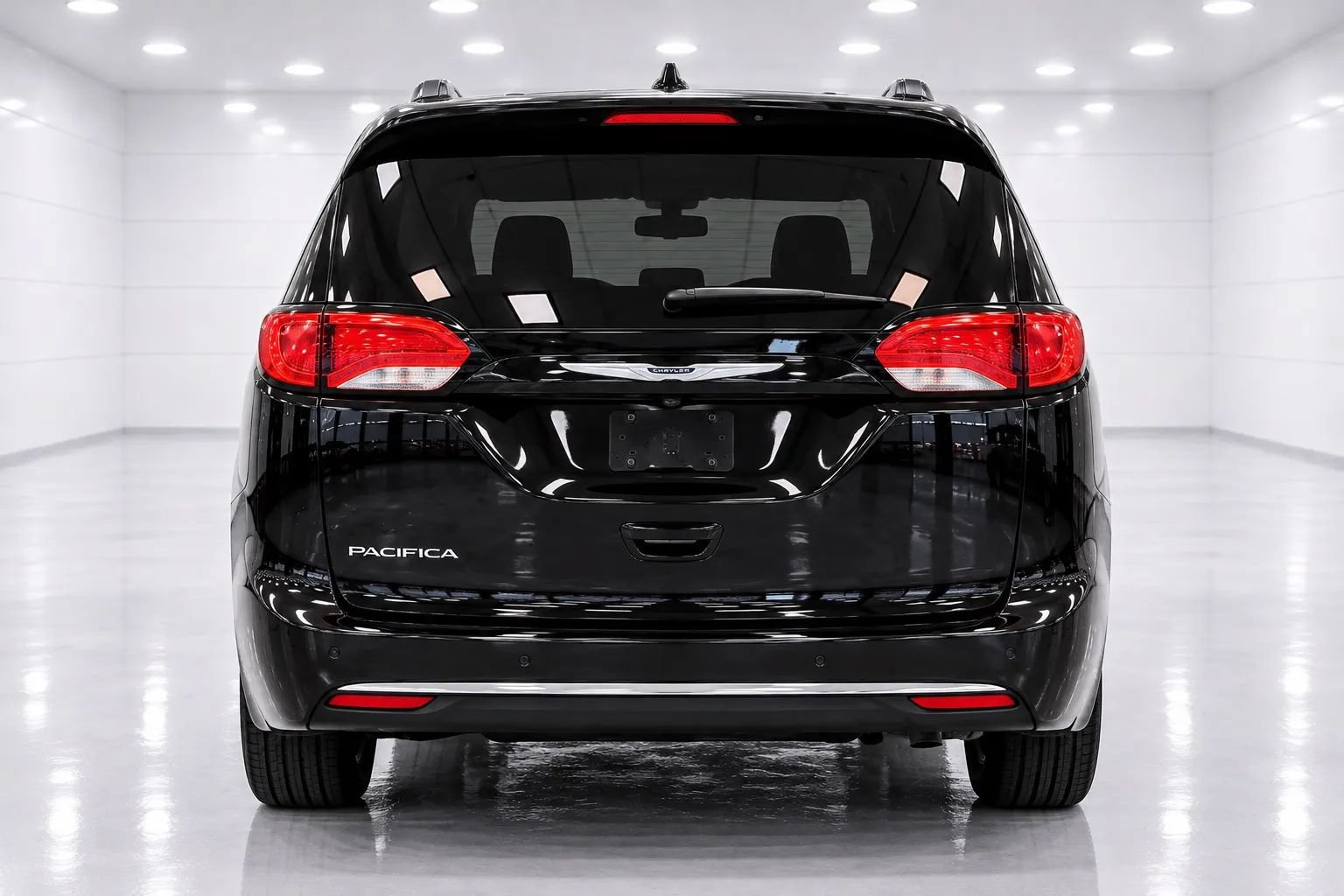 Used 2020 Chrysler Pacifica Touring-L FWD image 4