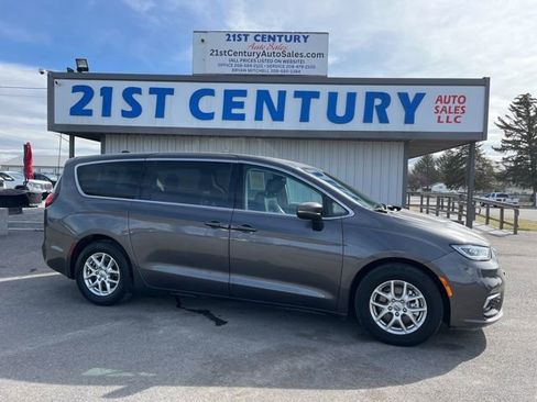 Used 2023 Chrysler Pacifica Touring-L image 1