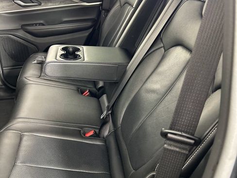 Used 2023 Jeep Grand Cherokee Limited w/ Luxury Tech Group II AWD/4WD image 17