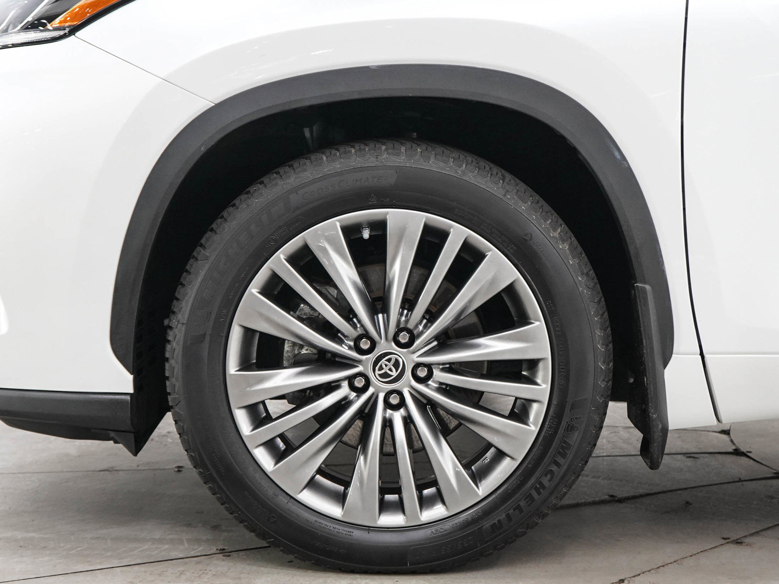 Used 2022 Toyota Highlander Platinum AWD/4WD image 31