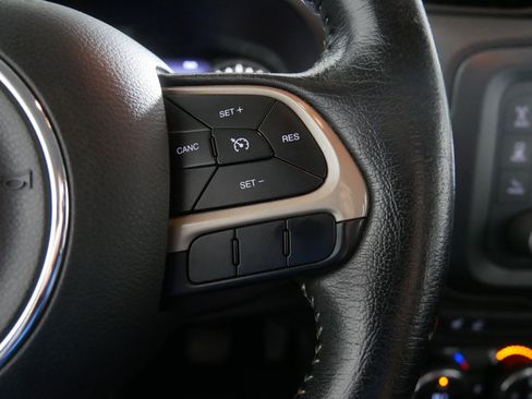 Used 2015 Jeep Renegade Limited image 28