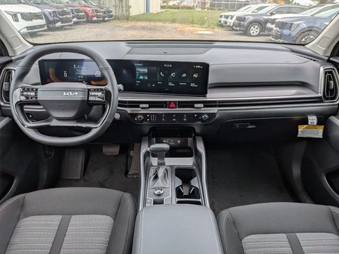 New 2026 Kia Sorento LX FWD image 17