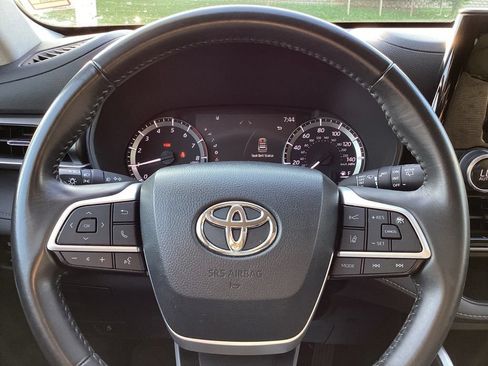Used 2023 Toyota Highlander LE FWD image 35
