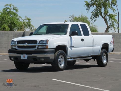 Used 2004 Chevrolet Silverado 2500 LT w/ Skid Plate Package AWD/4WD image 9