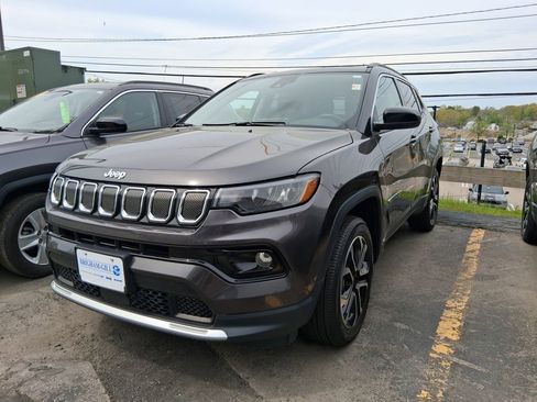 Used 2022 Jeep Compass Limited w/ Sun and Sound Group AWD/4WD image 2