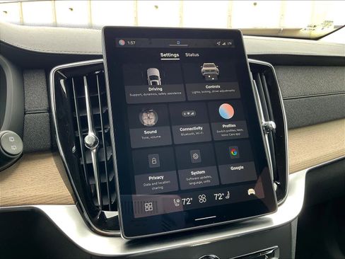 New 2026 Volvo XC90 B5 Plus w/ Protection Package image 22