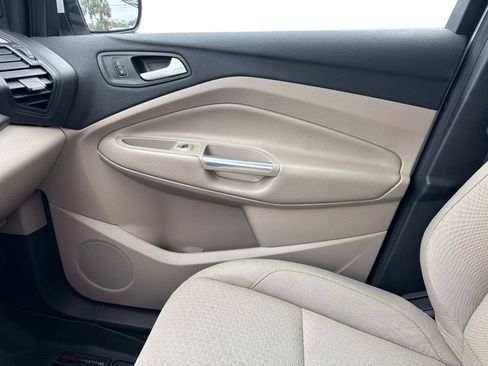 Used 2019 Ford Escape SE image 23