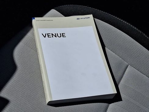 Used 2025 Hyundai Venue SEL image 27