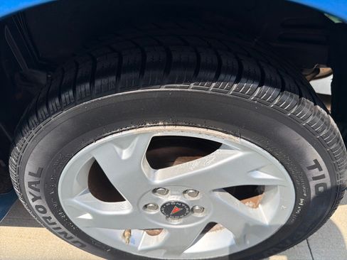 Used 2008 Pontiac Vibe w/ Preferred Package FWD image 10