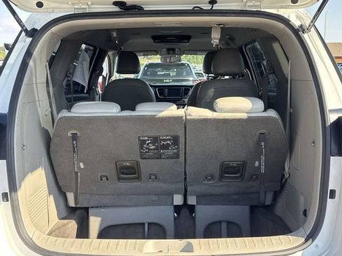 Used 2021 Kia Sedona LX FWD image 11