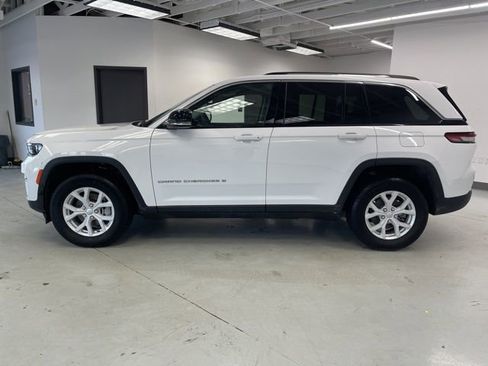 Used 2023 Jeep Grand Cherokee Limited w/ Trailer Tow Prep Group (B) image 6