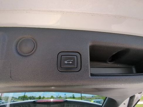 Used 2024 Chevrolet Equinox LT FWD image 18
