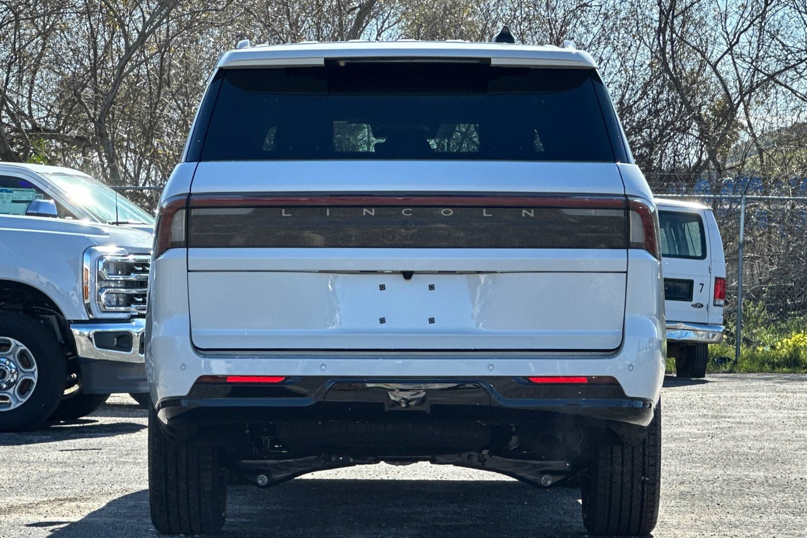New 2026 Lincoln Navigator Reserve w/ Jet Appearance Package AWD/4WD image 4