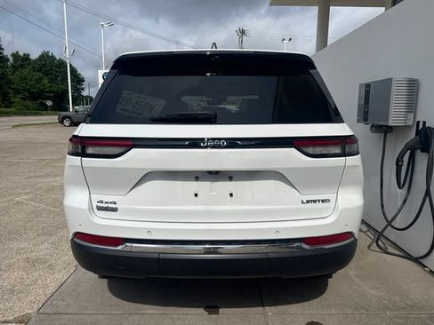 Used 2023 Jeep Grand Cherokee Limited w/ Luxury Tech Group II AWD/4WD image 4
