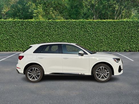 Used 2025 Audi Q3 2.0T Premium w/ Convenience Package image 2