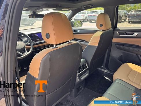 Used 2025 Volkswagen Atlas Cross Sport SEL R-Line AWD/4WD image 11
