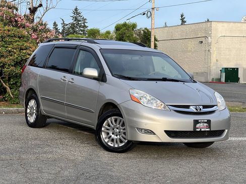 Used 2008 Toyota Sienna XLE Limited AWD/4WD image 2