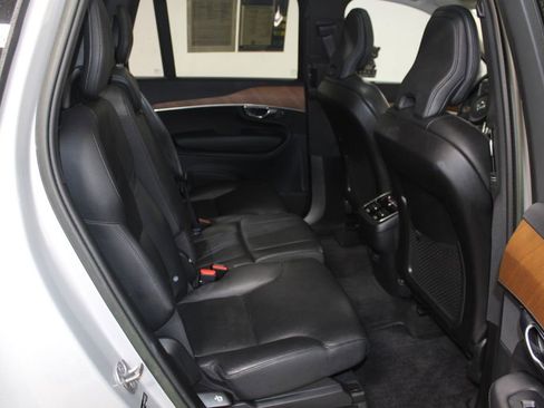Used 2023 Volvo XC90 B5 Plus image 33