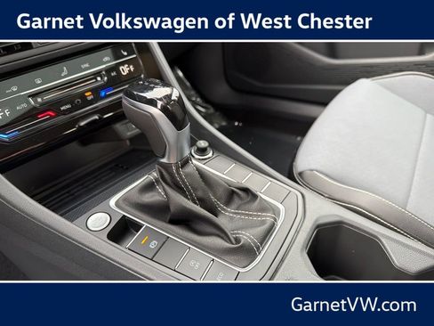 New 2026 Volkswagen Jetta SE FWD image 18