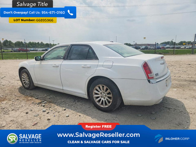 Used 2013 Chrysler 300 RWD image 3