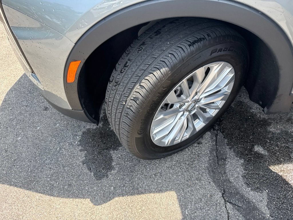 Used 2024 Cadillac XT4 Luxury w/ Cold Weather Package FWD image 39