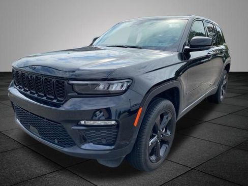 Used 2025 Jeep Grand Cherokee Limited w/ Luxury Tech Group II AWD/4WD image 8