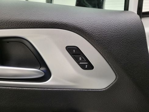 Used 2024 Chrysler Pacifica Touring-L w/ S Appearance Package image 3