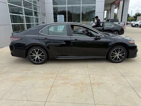 Used 2024 Toyota Camry SE FWD image 8