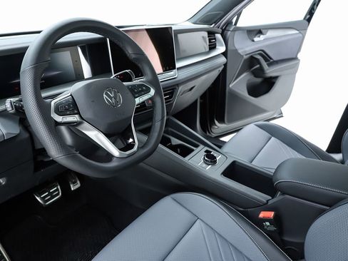 New 2026 Volkswagen Tiguan SE R-Line image 58