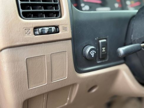 Used 2002 Toyota 4Runner SR5 w/ Leather Trim Pkg AWD/4WD image 95
