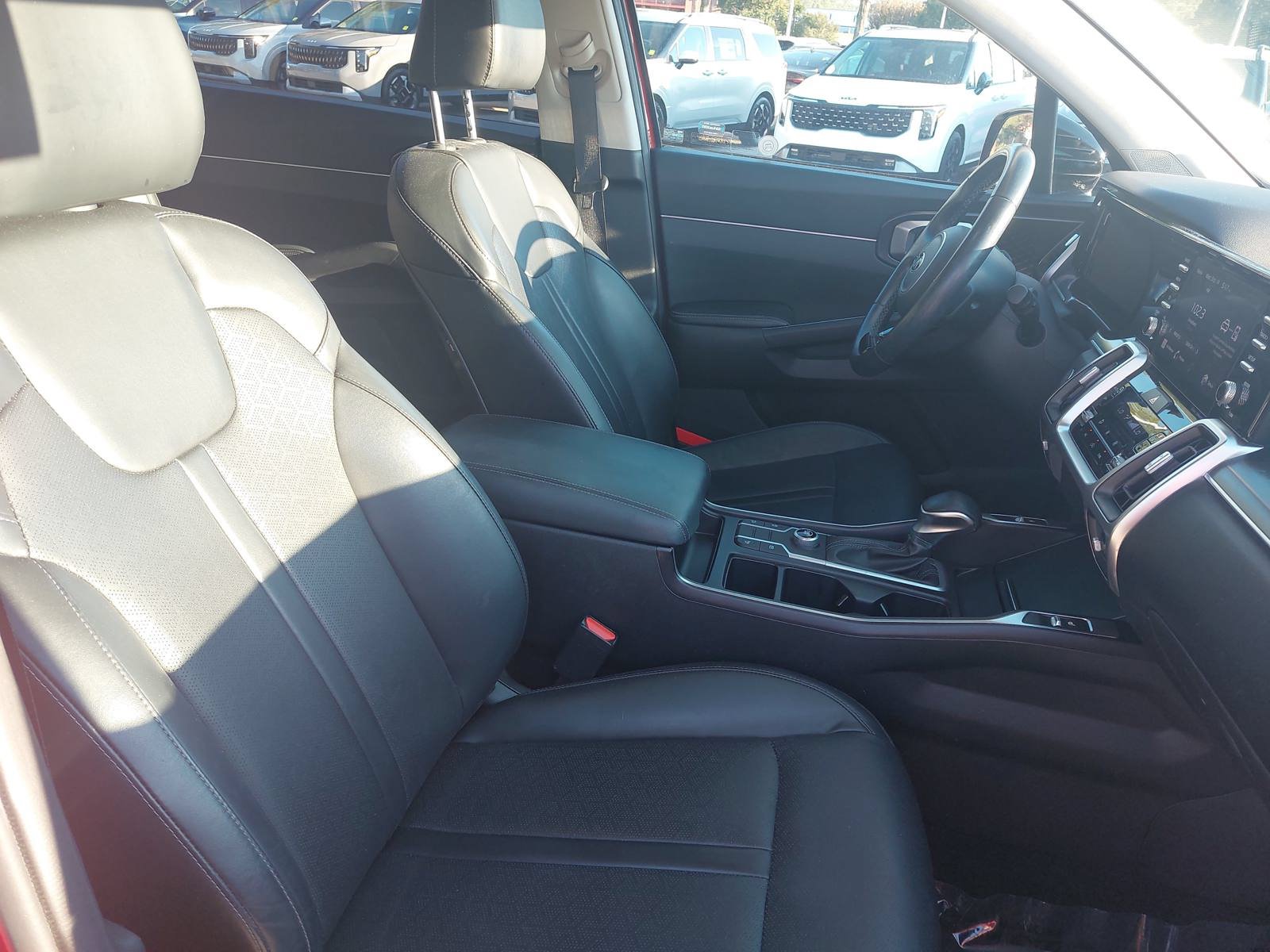 Used 2021 Kia Sorento S w/ Panoramic Sunroof Package FWD image 10