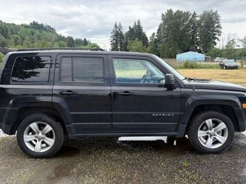 Used 2017 Jeep Patriot Latitude AWD/4WD image 6