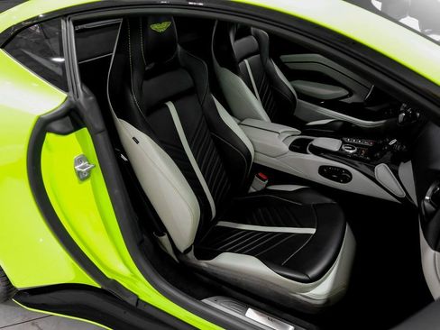 Used 2023 Aston Martin V12 Vantage RWD image 32