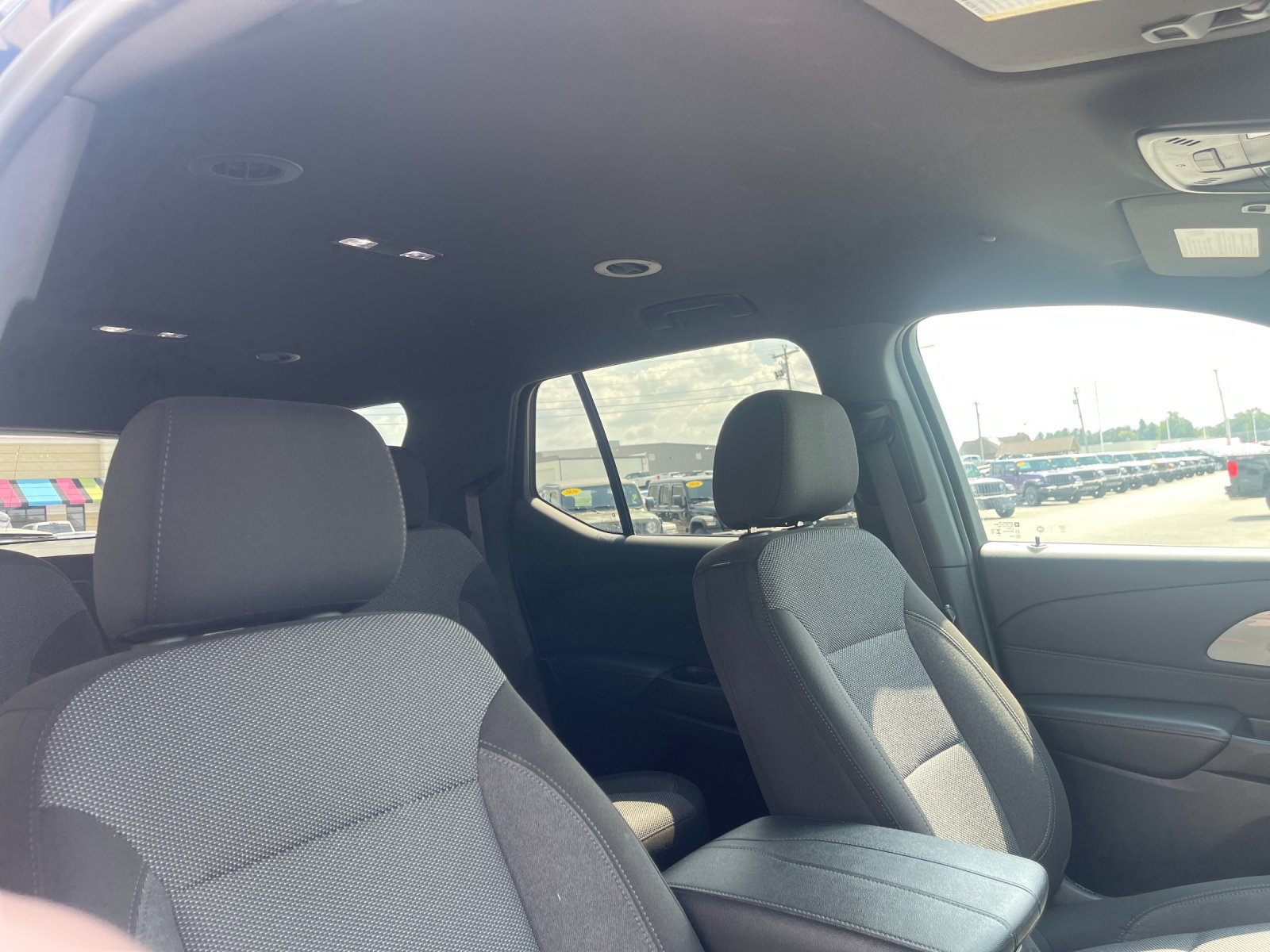 Used 2023 Chevrolet Traverse LT FWD image 19