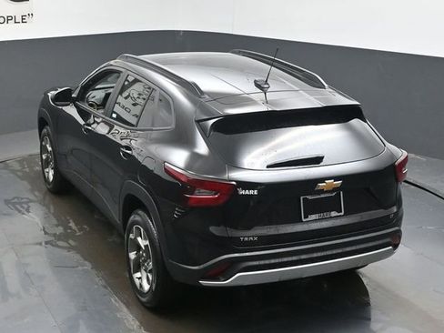 New 2026 Chevrolet Trax LT w/ Sunroof Package image 19