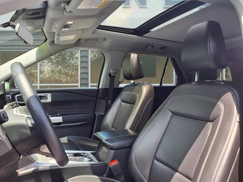 Used 2023 Ford Explorer XLT w/ Equipment Group 202A image 16