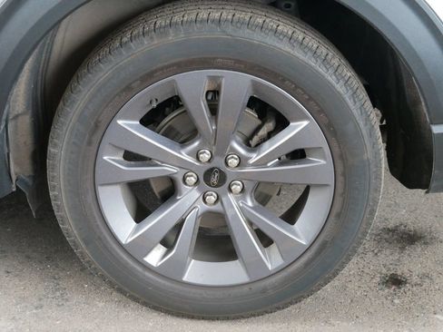 Certified 2023 Ford Explorer XLT w/ Equipment Group 202A AWD/4WD image 7