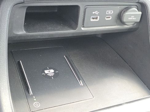 Used 2025 Honda Pilot Touring image 9