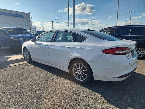 Used 2017 Ford Fusion SE FWD image 7