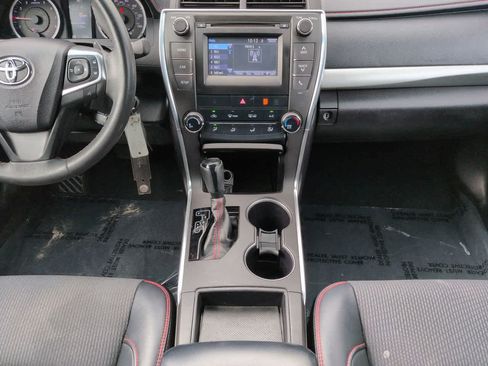 Used 2017 Toyota Camry SE FWD image 18