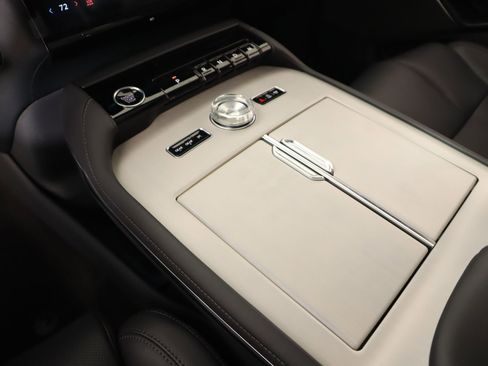 New 2026 Lincoln Navigator Reserve AWD/4WD image 9