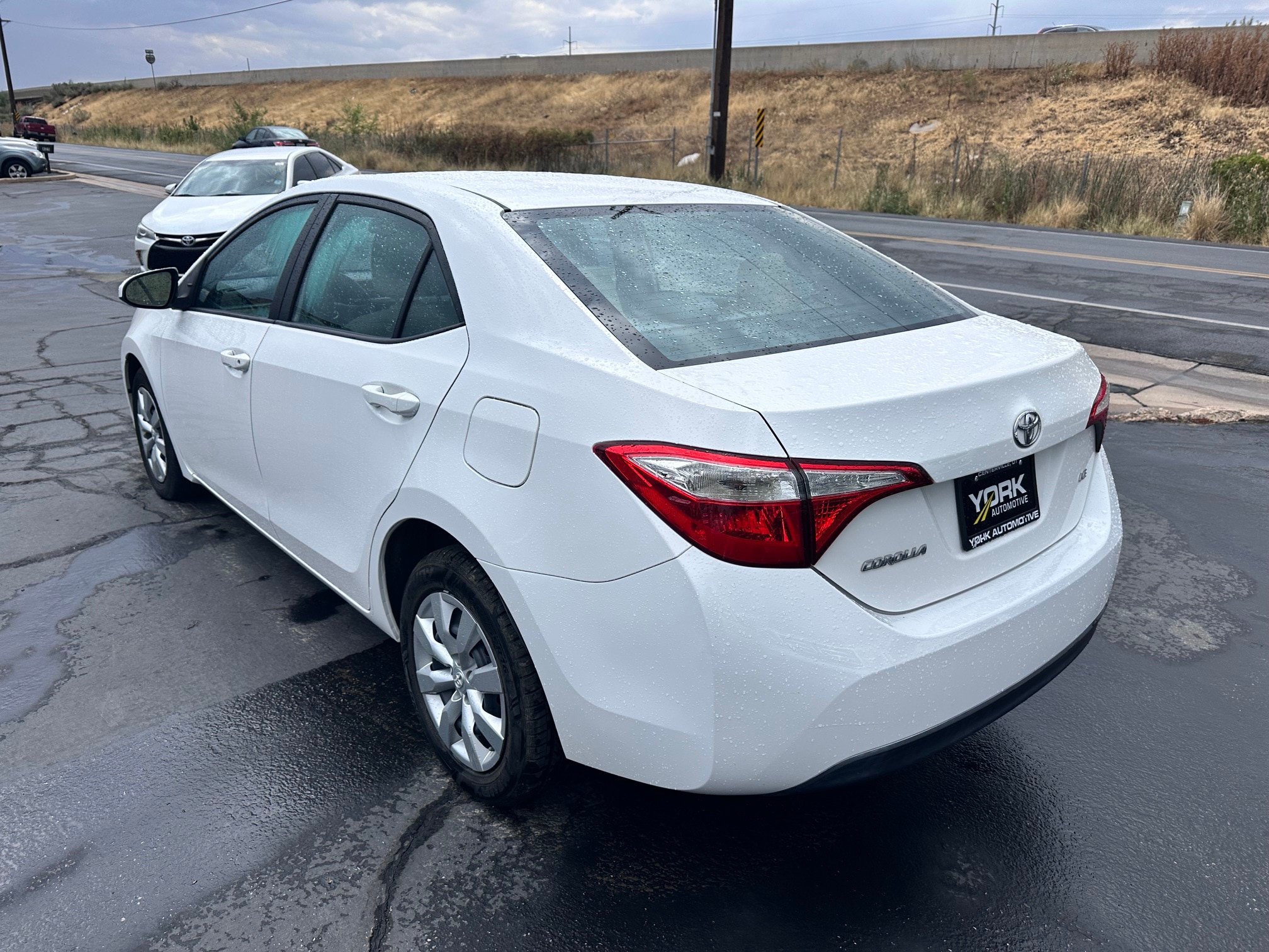 Used 2015 Toyota Corolla LE FWD image 4