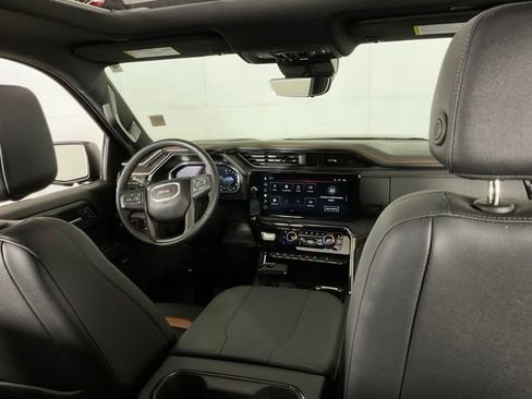 Used 2025 GMC Sierra 1500 AT4 w/ AT4 Premium Package AWD/4WD image 14