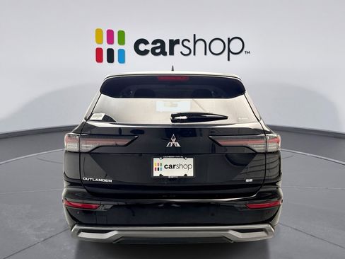 Used 2025 Mitsubishi Outlander SE image 4