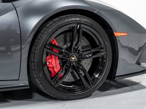 Used 2021 Lamborghini Huracan EVO RWD image 46