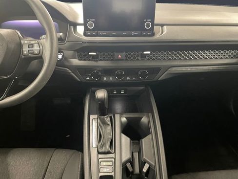 Certified 2025 Honda Accord SE image 11