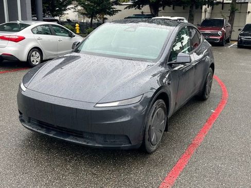 Used 2026 Tesla Model Y 2WD image 3